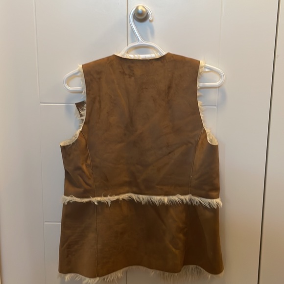 Hollister Fur Vest - Picture 2 of 4